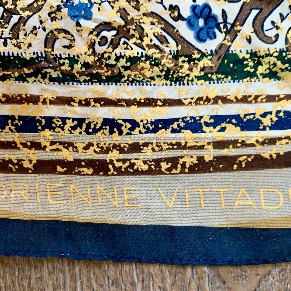 Vintage Adrienne Vittadini scarf 20/20 inch